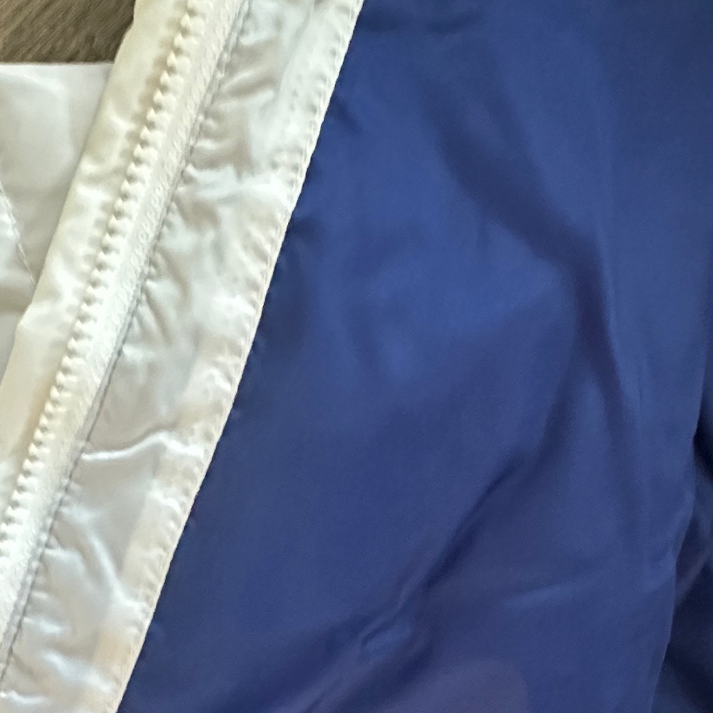 The North Face Women's White Puffer Jacket - Picture 8 of 11